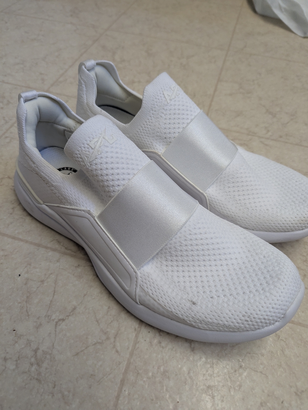 APL TechLoom Bliss W Women’s Knit Low TopMen's Slip-On Athletic Sneakers - White